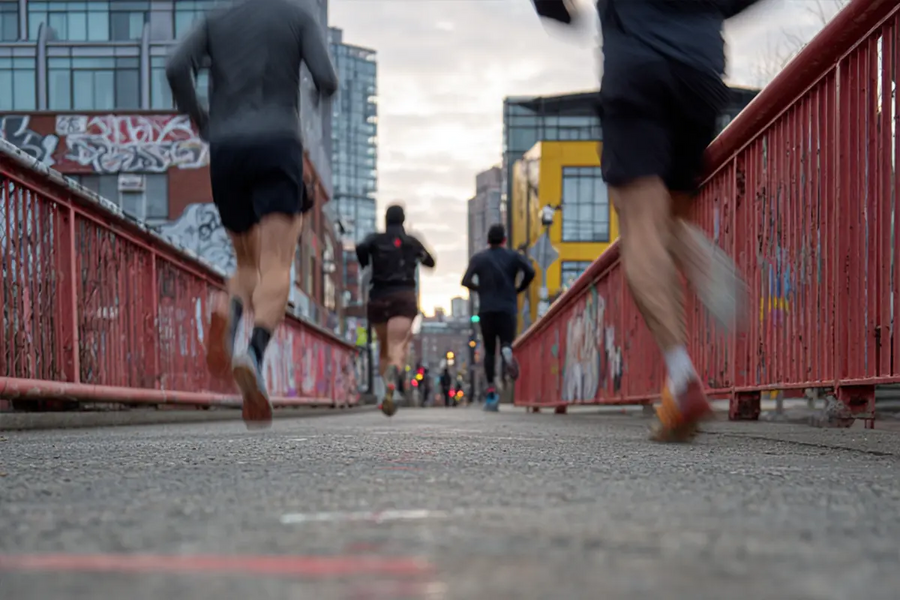Como evitar o paredão no km 30 da maratona: estratégias para cruzar a linha com energia